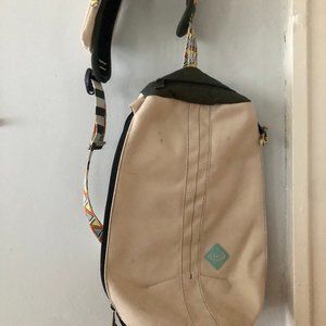 chaco sling pack